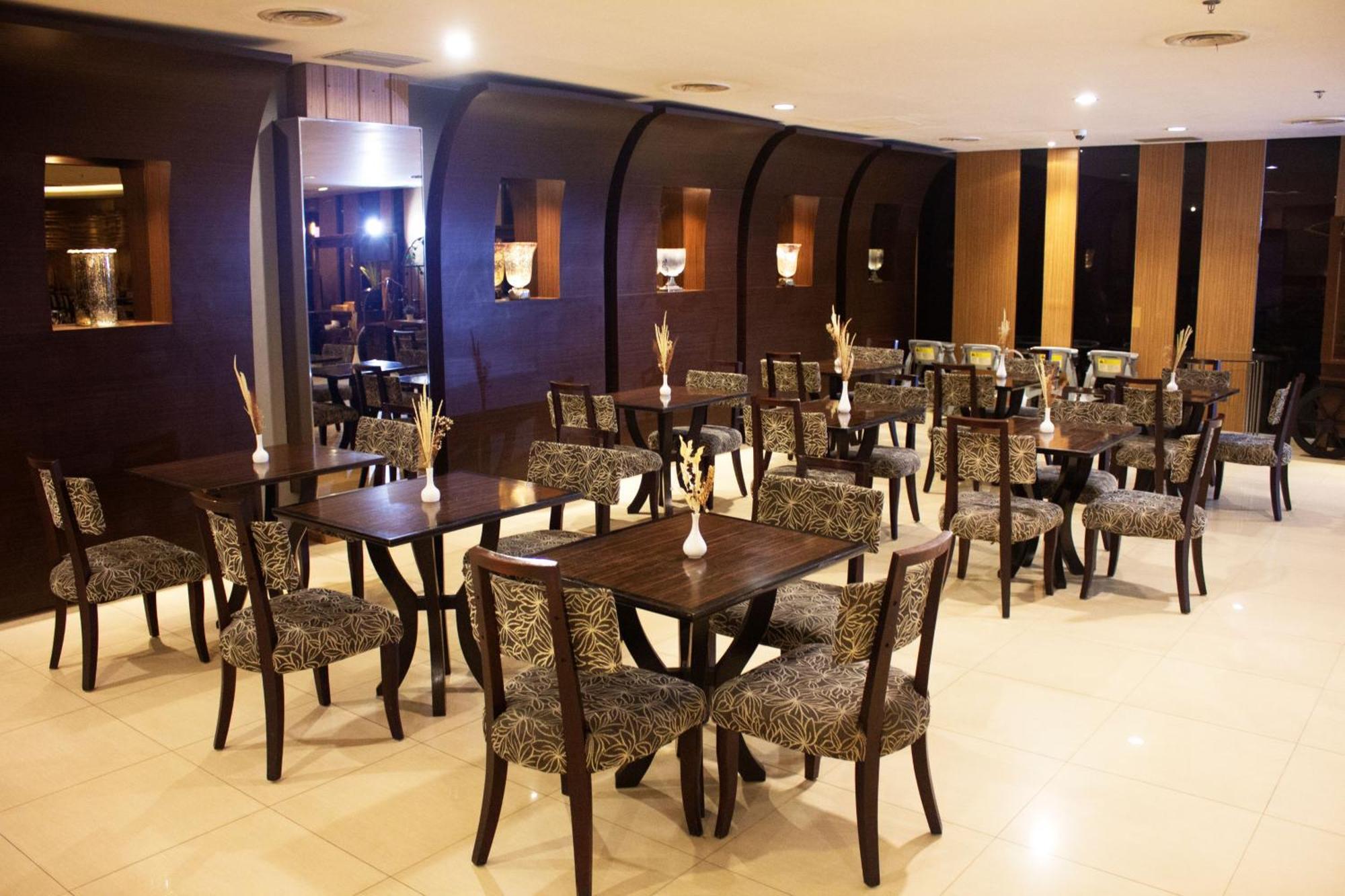 Nemuru Grand Serpong Panunggangah Kültér fotó