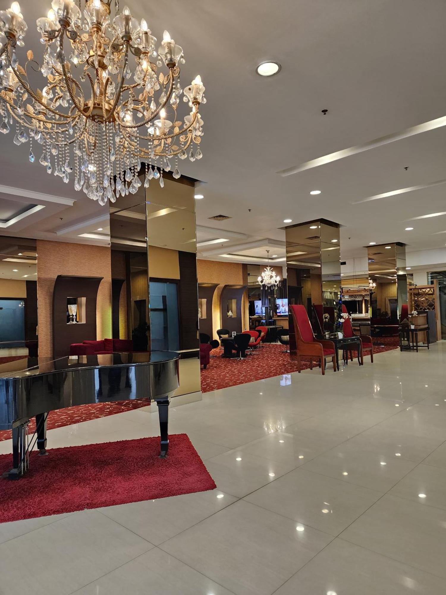 Nemuru Grand Serpong Panunggangah Kültér fotó